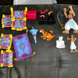 Disney Aladdin Genie Jafar Raja 1990's Action Figure Lot of 10 + Vintage Toys